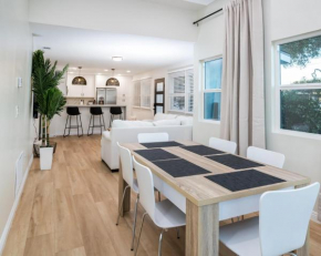 Lux Coastal Getaway, Brand New, Central Location